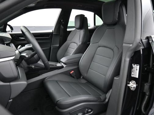 2025 Porsche Macan 4