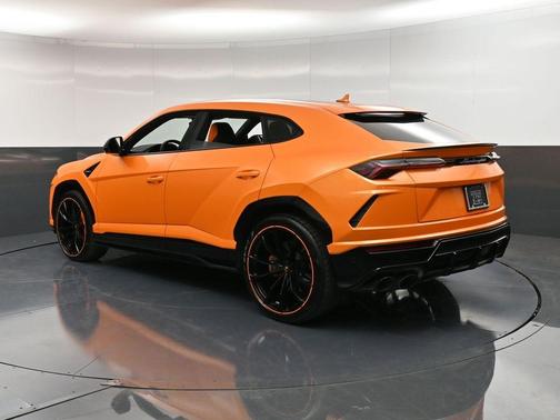 2022 Lamborghini Urus Base