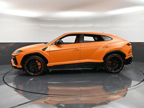 2022 Lamborghini Urus Base