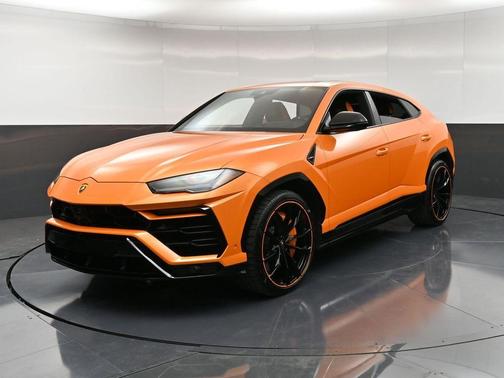 2022 Lamborghini Urus Base