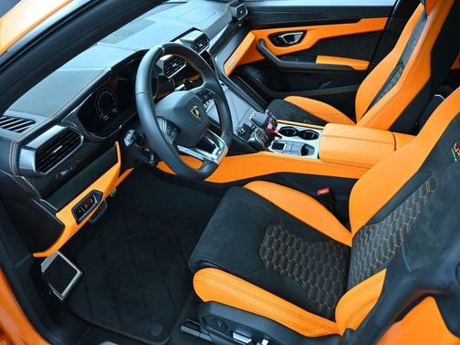 2022 Lamborghini Urus Base