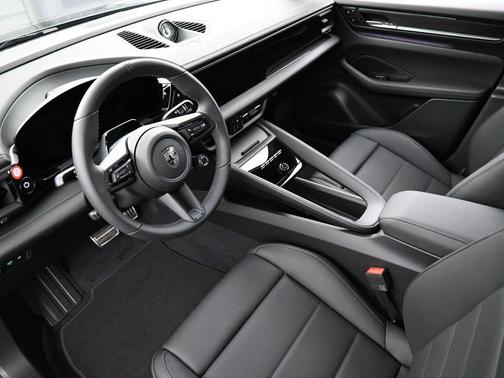 2026 Porsche Macan Turbo