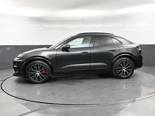 2026 Porsche Macan Turbo