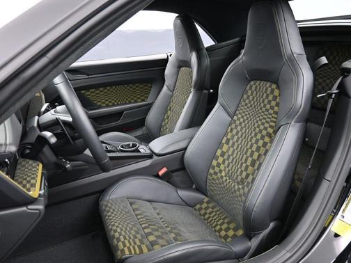 2026 Porsche 911 Carrera 4 GTS