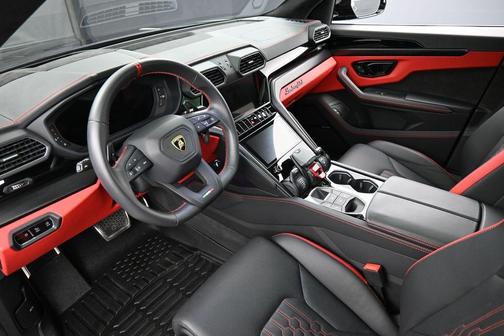 Black 2024 Lamborghini Urus S