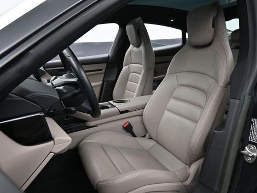 2022 Porsche Taycan Base