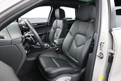 Chalk 2023 Porsche Macan
