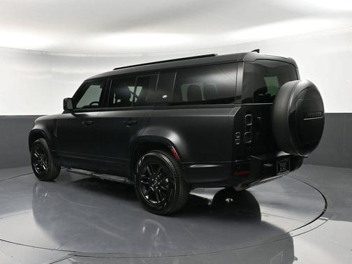 2024 Land Rover Defender 130 X-Dynamic SE
