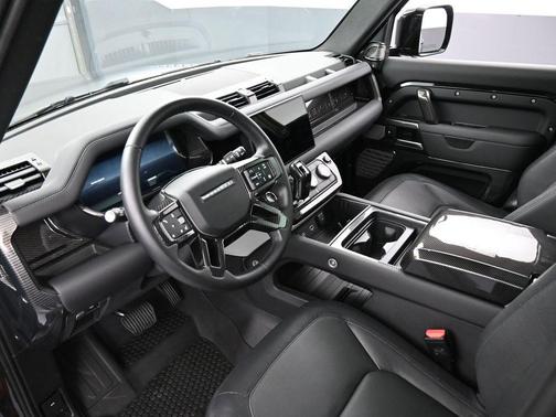 2024 Land Rover Defender 130 X-Dynamic SE