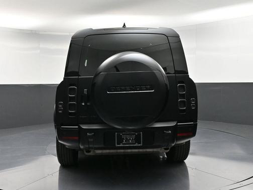 2024 Land Rover Defender 130 X-Dynamic SE