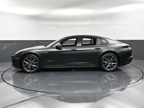 2026 Porsche Panamera 4