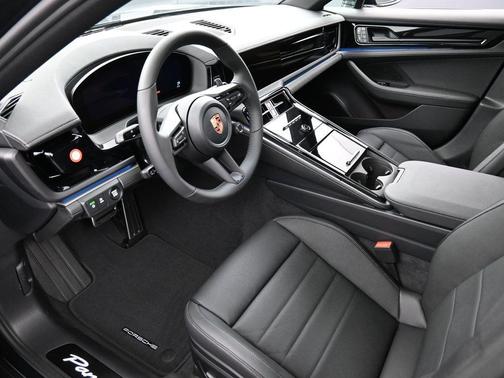 2026 Porsche Panamera 4