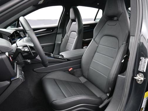 2026 Porsche Panamera 4