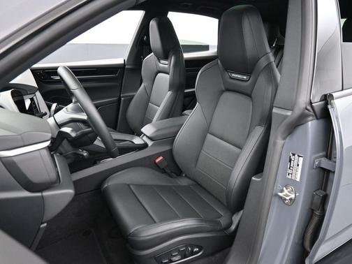 2025 Porsche Macan 4S