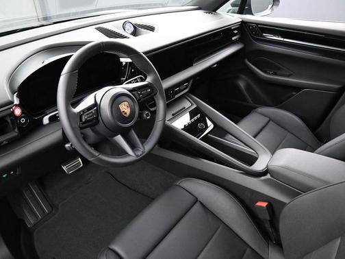 2025 Porsche Macan 4S
