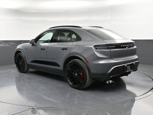 2025 Porsche Macan 4S