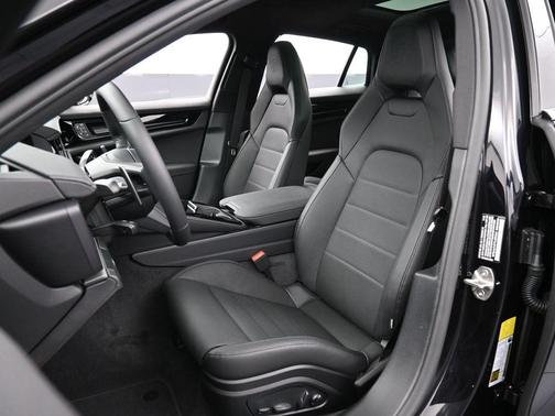 2026 Porsche Panamera 4