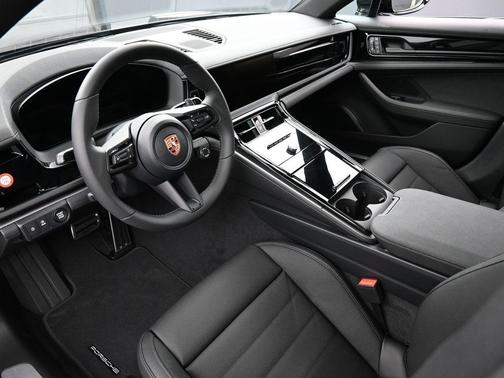 2026 Porsche Panamera 4