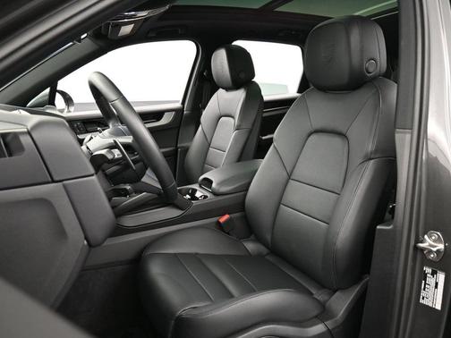 2025 Porsche Cayenne Base