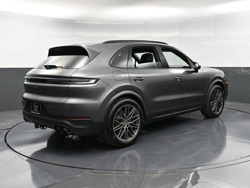 2025 Porsche Cayenne Base