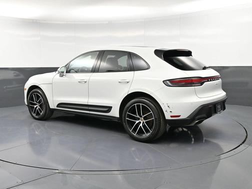 White 2023 Porsche Macan