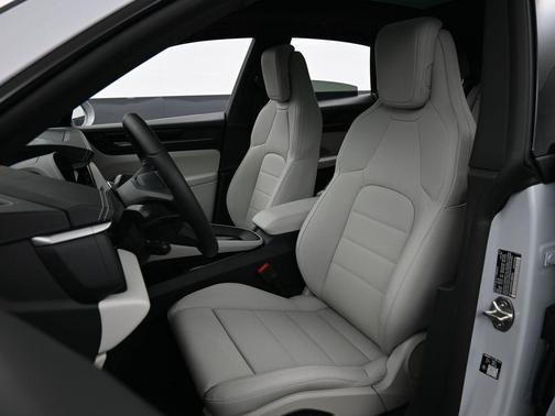 2026 Porsche Macan 4