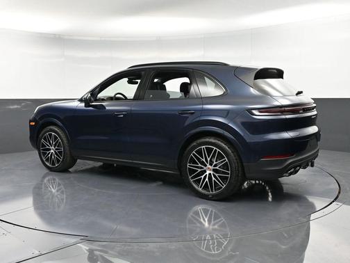 2025 Porsche Cayenne Base