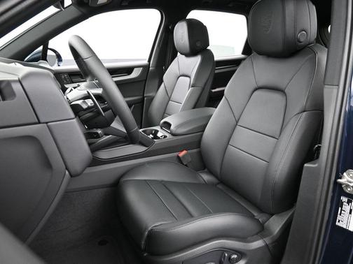 2025 Porsche Cayenne Base
