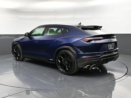 2023 Lamborghini Urus Performante