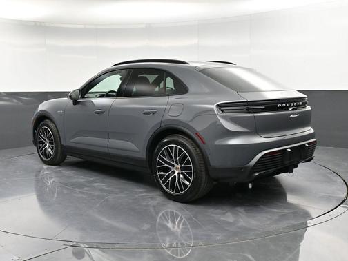 2026 Porsche Macan 4