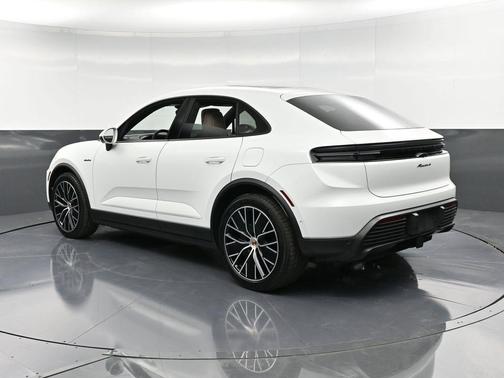 2024 Porsche Macan 4