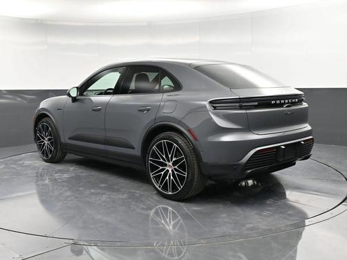2026 Porsche Macan 4