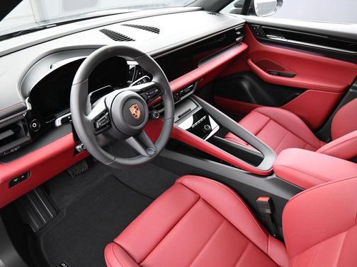 2026 Porsche Macan 4