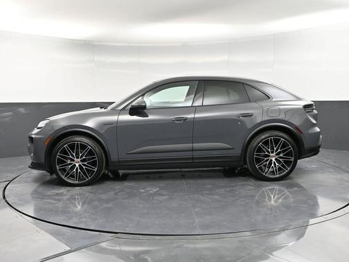 2026 Porsche Macan 4