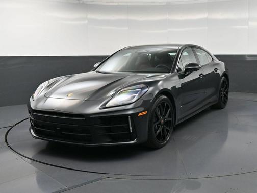 Volcano Grey Metallic 2026 Porsche Panamera 4