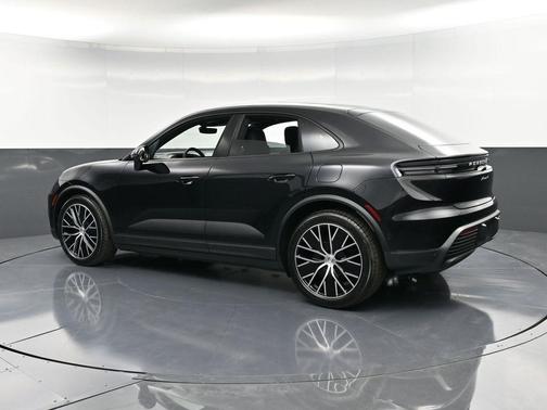 2025 Porsche Macan 4