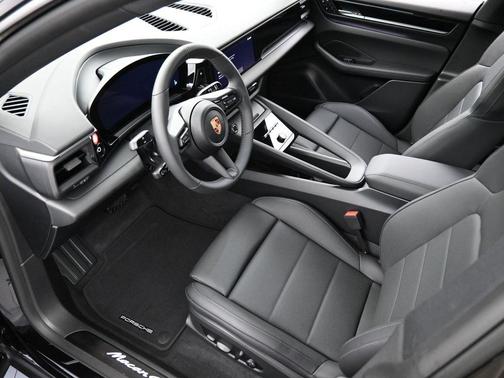 2025 Porsche Macan 4