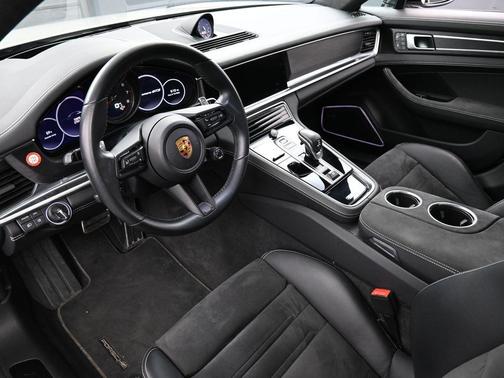 2022 Porsche Panamera GTS