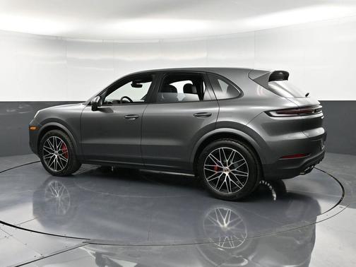 2025 Porsche Cayenne S