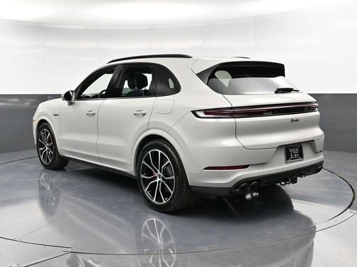 2025 Porsche Cayenne Turbo