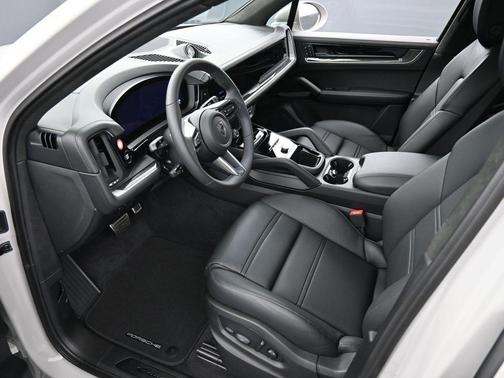2025 Porsche Cayenne Turbo