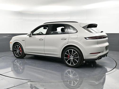 2025 Porsche Cayenne Turbo