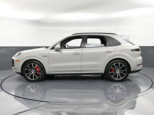 2025 Porsche Cayenne Turbo