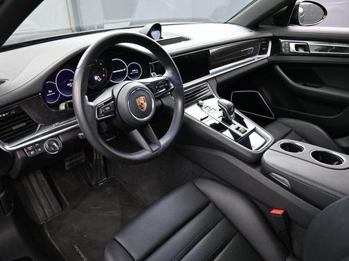 2023 Porsche Panamera 4 Platinum Edition