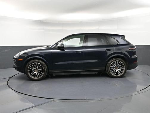 Moonlight Blue Metallic 2023 Porsche Cayenne Platinum Edition