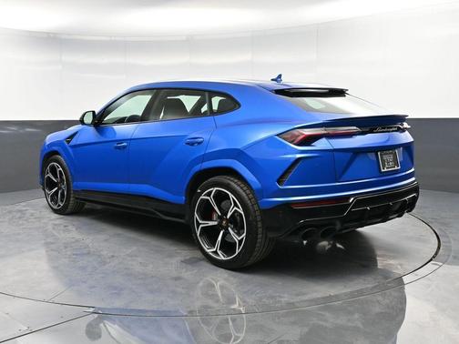 2022 Lamborghini Urus 
