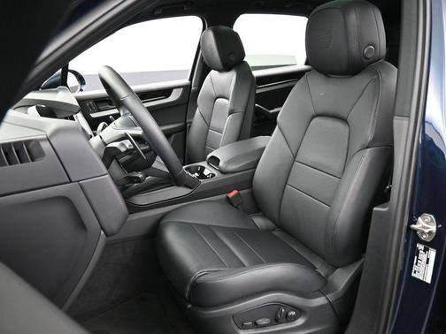 2025 Porsche Cayenne Base