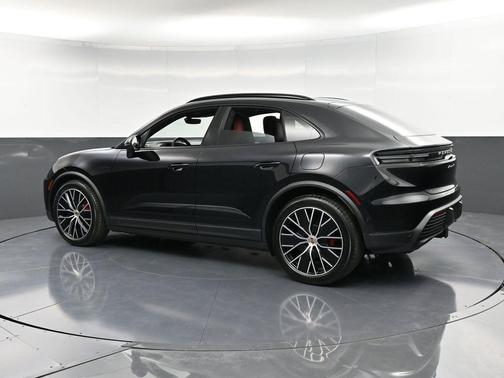 2025 Porsche Macan 4S