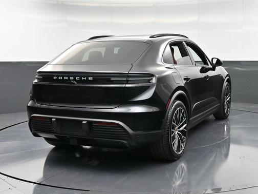 2025 Porsche Macan 4S