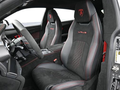2024 Lamborghini Urus Performante